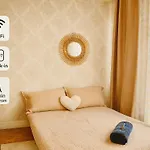 Tour Eiffel studio apartment