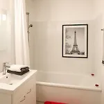 Tour Eiffel studio apartment